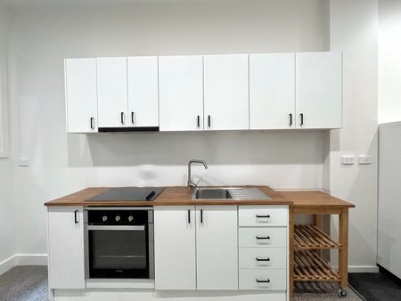 LOVELY TWO BEDROOM APARTMENT - ACCESS VIA ALLEY WAY BEHIND CLEVELAND RD OFF MAVRON ST - Photo 2