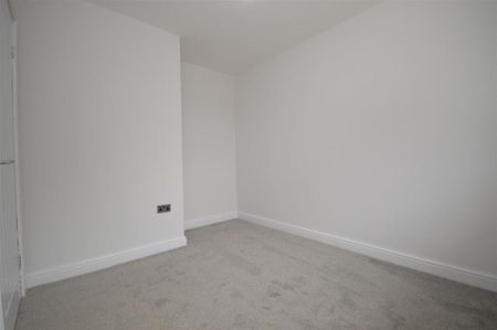 4 bedroom detached bungalow to rent - Photo 5