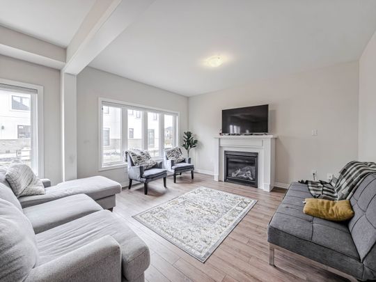 For Lease - 3 Ken Davie Gate, Georgina, Ontario - Photo 1