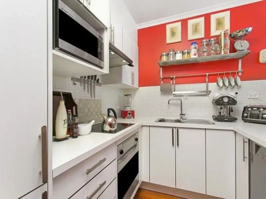 Three Bedroom Apartment with One Carspace - Unfurnished - Photo 1