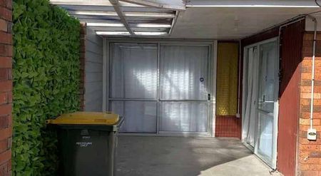 Renovated 4 Bedrooms & 1.5 Bathrooms In Handy ... - Photo 3