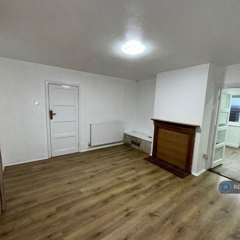 5 bedroom semi-detached house to rent - Photo 1