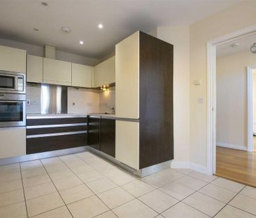 4 bedroom semi-detached house to rent - Photo 6