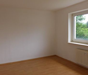 Charmante 3-Zimmer-Wohnung im Erdgeschoss mit Balkon und wenigen Tr... - Photo 1