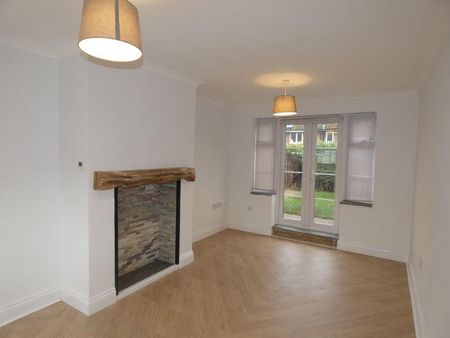 2 bedroom end of terrace house to rent - Photo 2