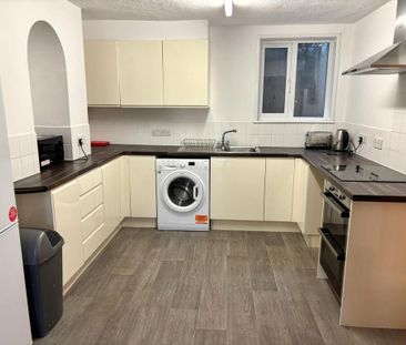 4 bedroom terraced house to rent - Photo 4