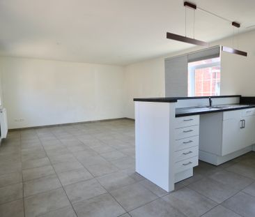 Bel-etagewoning met 3 slaapkamers, balkon, tuintje en garage. - Photo 1