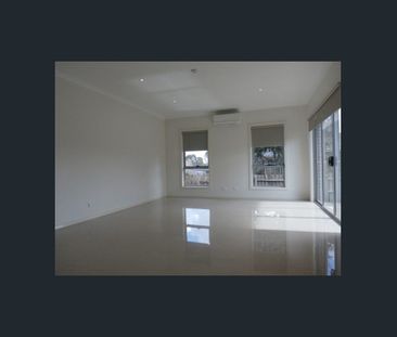 Modern, Stylish And Luxurious Residence - Photo 2