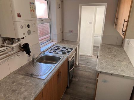 4 bedroom terraced house to rent - Photo 3