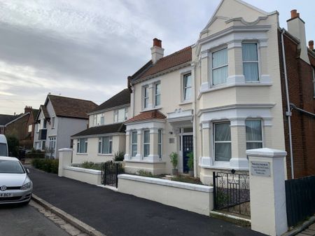 Luton Avenue, Broadstairs Kent CT10 2DH - Photo 2