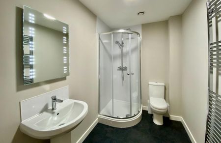 3 bedroom flat to rent - Photo 2