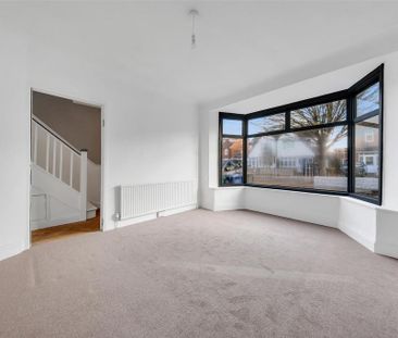 4 bedroom semi-detached house to rent - Photo 3