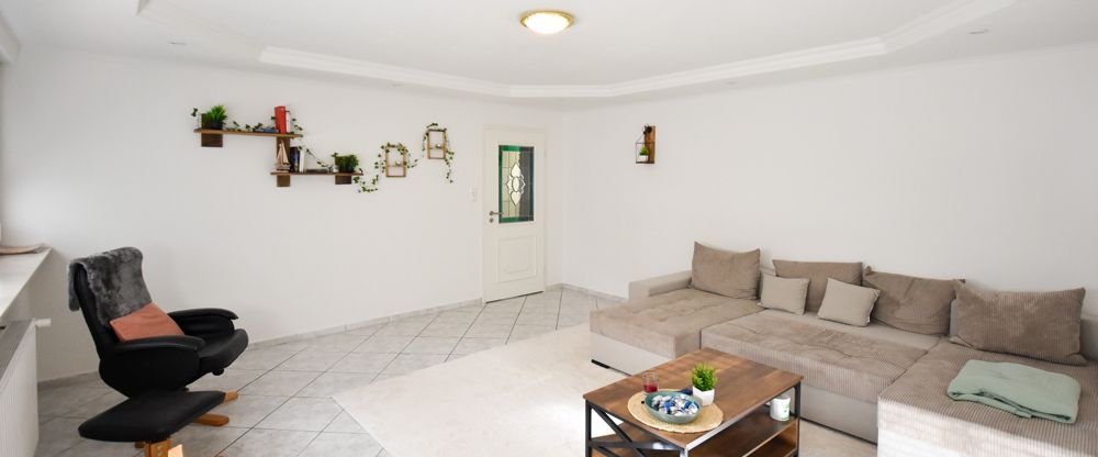 Wohnen auf dem Lande Top-gepflegte Dachgeschosswohnung mit Einbauküche in Neuvrees - Photo 1