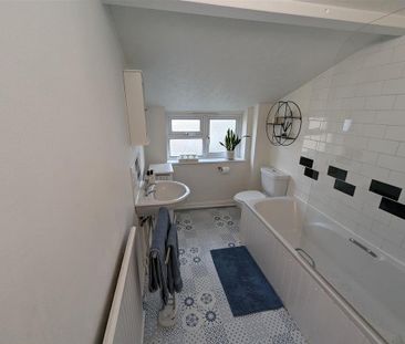 2 bedroom terraced house to rent - Photo 4