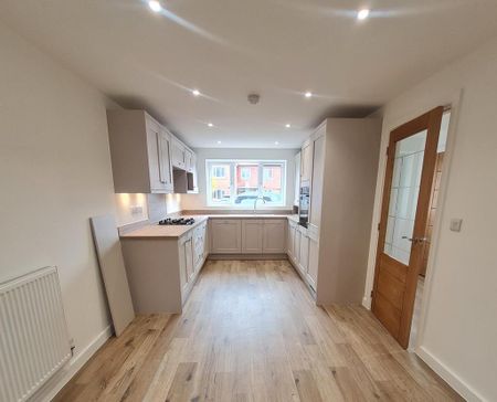 3 bedroom semi-detached house to rent - Photo 4