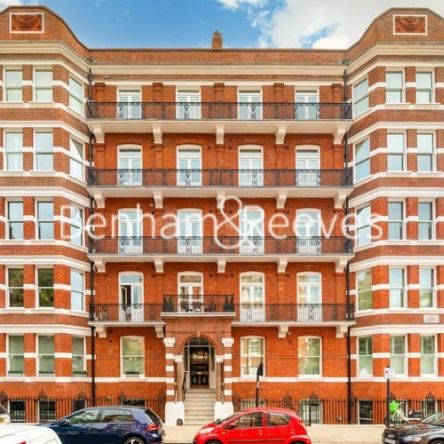 3 Bedroom flat to rent in Nevern Square, Kensington, SW5 - Photo 1