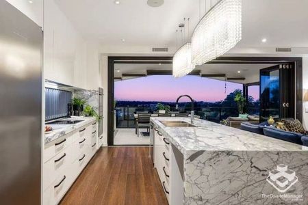 Luxury 4-Bedroom Home with Study, Indoor Pool & Stunning Views in Bardon - Photo 4