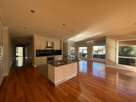 Neat & Tidy Family Home - Photo 5