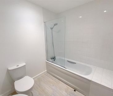 3 bedroom end of terrace house to rent - Photo 1