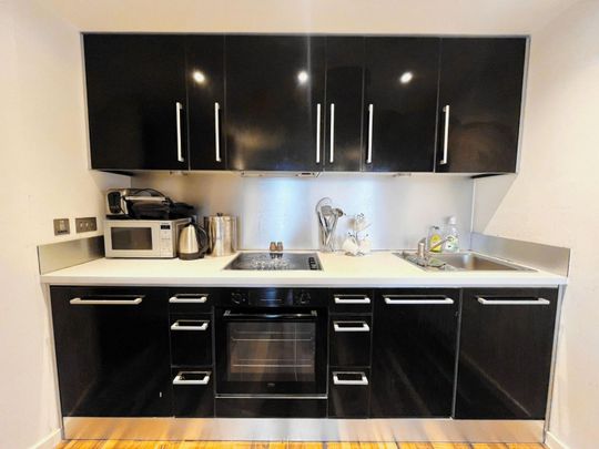 2 bedroom Flat To Let - Photo 1