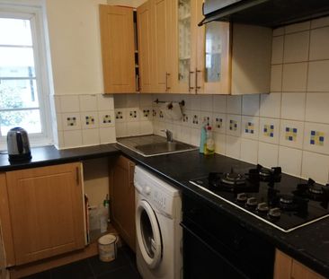 3 Bed Flat, Mundania Road, SE22 - Photo 6