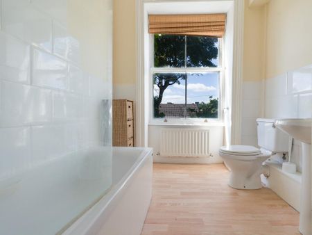 4 bedroom terraced house to rent - Photo 5