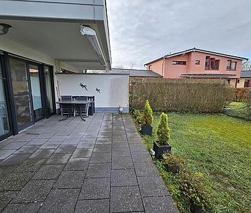 Rollstuhlgerecht: moderne EG-Wohnung mit Terrasse, Garten & Einbauk... - Photo 1