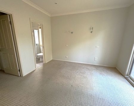 2/1 June Crescent, Templestowe - Photo 2