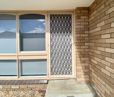 SPACIOUS TWO BEDROOM UNIT IN QUIET HERNE HILL - Photo 5