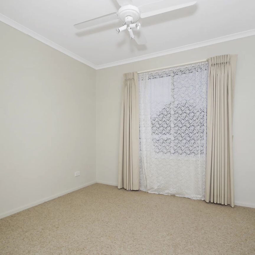 CUTE AS A BUTTON - Photo 1