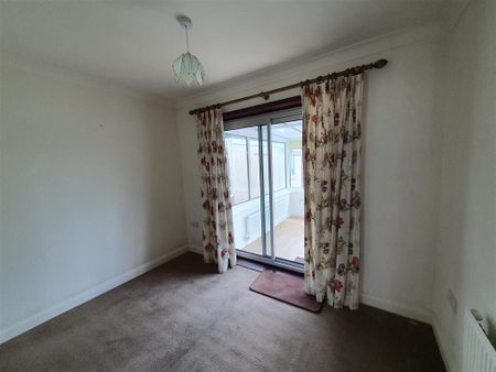 2 bedroom semi-detached bungalow to rent - Photo 3