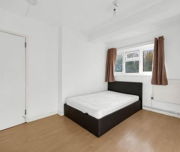 3 bedroom flat to rent - Photo 3