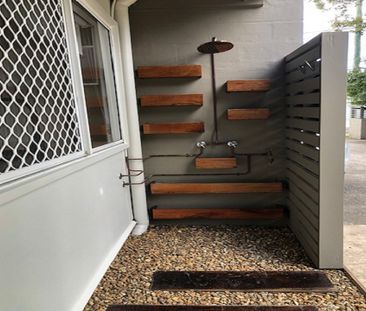 Modern Coastal Townhouse in the Heart of Mudjimba - Photo 4