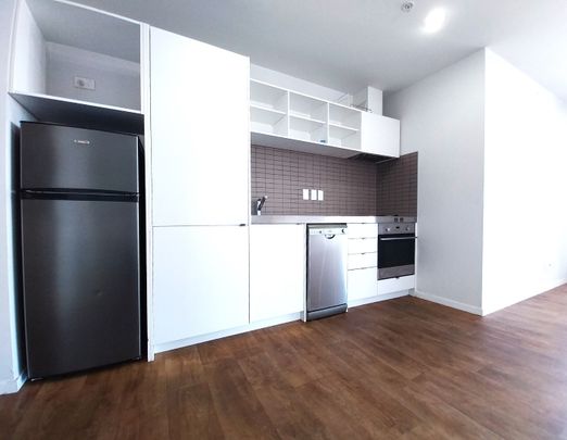 Spacious two bedroom apartment with views! - Photo 1