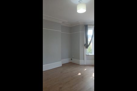 2 Bed Flat, Warham Road, CR2 - Photo 4
