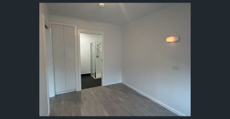 Top floor unit - Great location - Photo 4