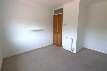 4 bedroom detached house to rent - Photo 3