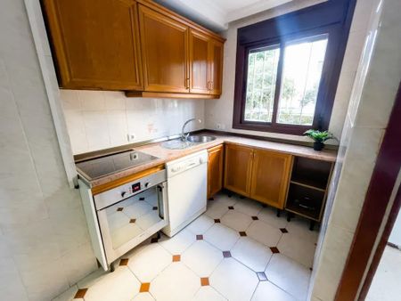 Calle Óscar Carvallo, Sevilla, Andalusia 41018 - Photo 2