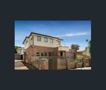 Stylish Townhouse Living in Prime Carrum Location - Photo 4