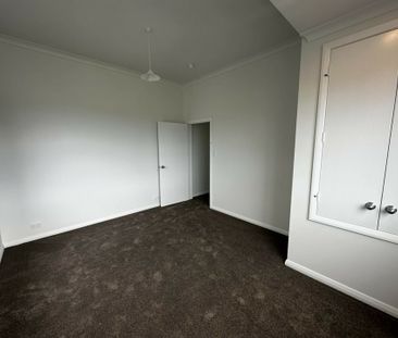 Tastefully renovated three bedroom home - Photo 2