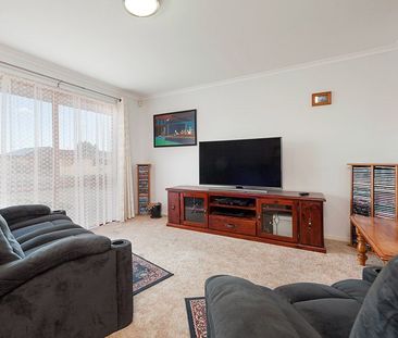 Ideal Family Living with Plenty of Space - Photo 2