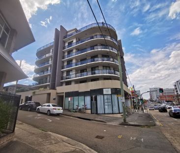 2-Bedroom Apartment with Large Balcony & New Flooring – Prime Rockd... - Photo 6