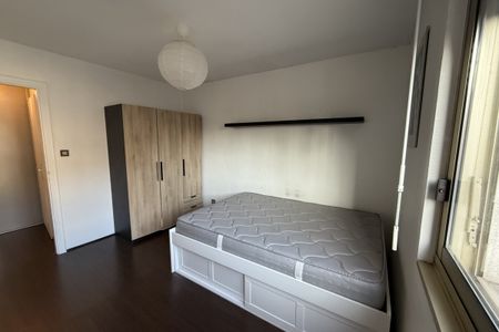 Joli 2 pièces meublé avec balcon et garage Centre de la Ro - Photo 4