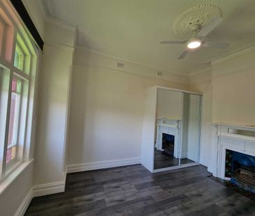 Charming Renovated Semi Cottage in Sought-After Dulwich Hill - Photo 2