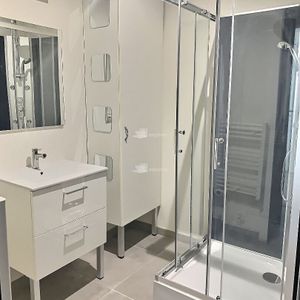 Appartement T3 à louer au 8 ème et dernier étage - Blancarde, Marseille - Photo 2