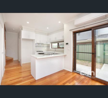 1/12 Justin Avenue, Glenroy, Vic 3046 - Photo 2
