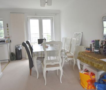 4 Bedroom Mid Terraced House - Photo 2