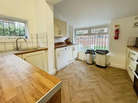 6 bedroom end of terrace house to rent - Photo 5