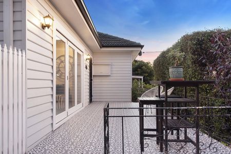 UNIQUE TWO BEDROOM HOME WITH OUTDOOR ENTERTAINING AREA - Photo 3