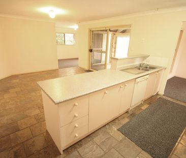 Spacious 4 Bedroom Family Home in Peaceful Robina Cul-de-Sac! - Photo 3